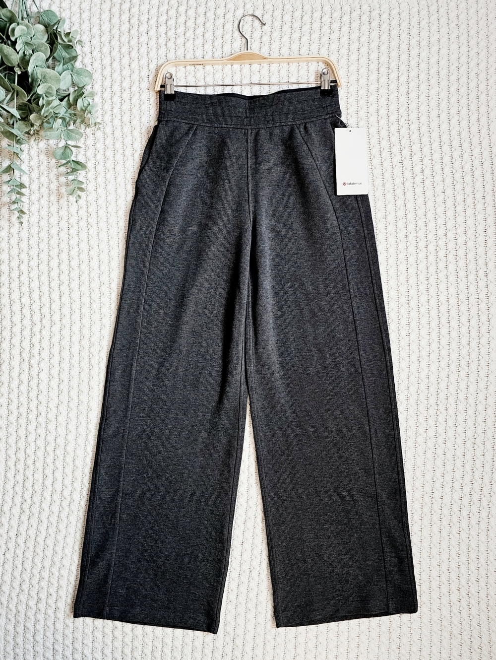 Lululemon Athletica Scuba MR Wide Leg Pant Waffle Grey Workout Athleisure S NEW - Picture 2 of 16